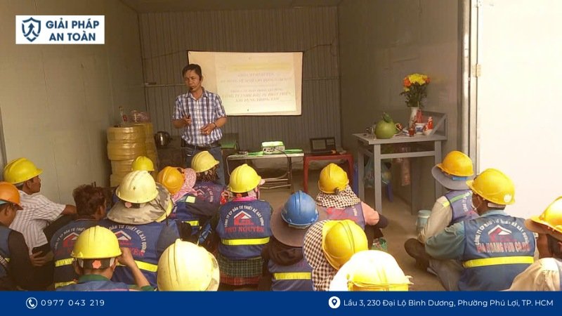 Buổi giới thiệu tổng quan về môi trường làm việc và thiết bị trên công trường đến công nhân