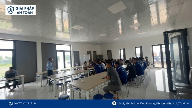 Buổi huấn luyện an toàn cho quản lí và người lao động chịu trách nhiệm cử hàng LPG