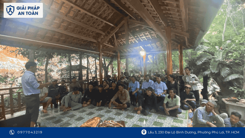 Buổi huấn luyện an toàn lao động cho công nhân