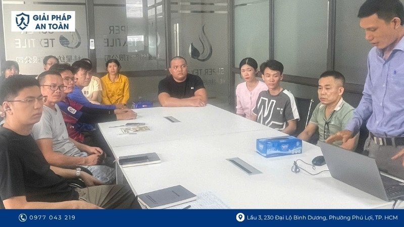 Buổi huấn luyện an toàn lao động cho nhóm đối tượng giám sát viên