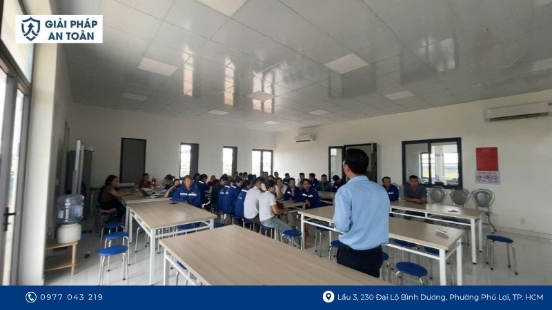 Buổi huấn luyện an toàn lao động nâng cao kiến thức chp các đối tượng tổ đội công nhân