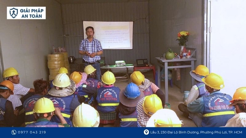 Buổi tuyên truyền phổ biến hệ thống chính sách và pháp luật về an toàn lao động