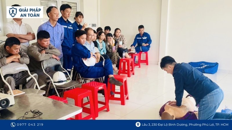 Huấn luyện an toàn lao động cho người làm công tác y tế tại cơ sở sản xuất